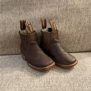 Botines White Diamonds Brown Leather Boots with Elastic Panels and Rubber Sole